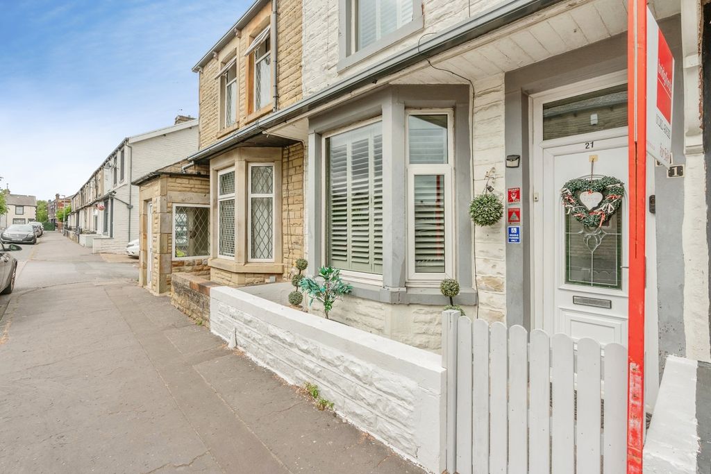 Property photo 1 of 16 Pbox-Img.Jpg