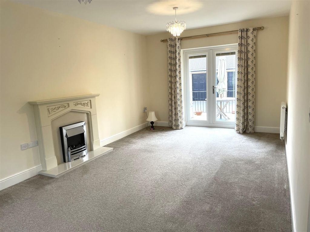 Property photo 2 of 14 Sitting Room