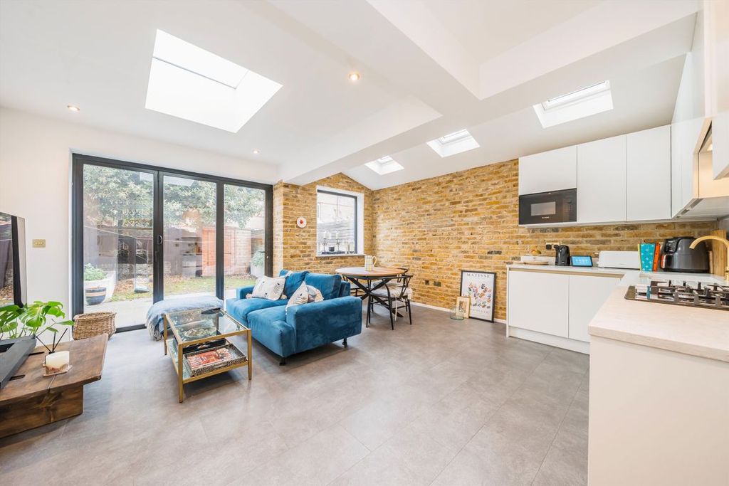 Property photo 3 of 8