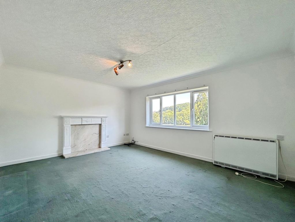 Property photo 2 of 10 Living Room