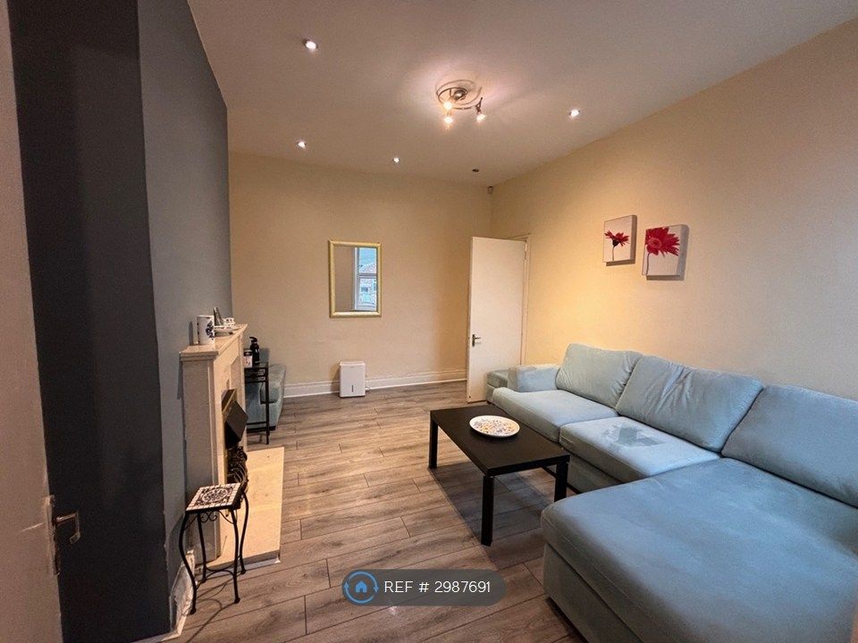 Property photo 2 of 13 Lounge