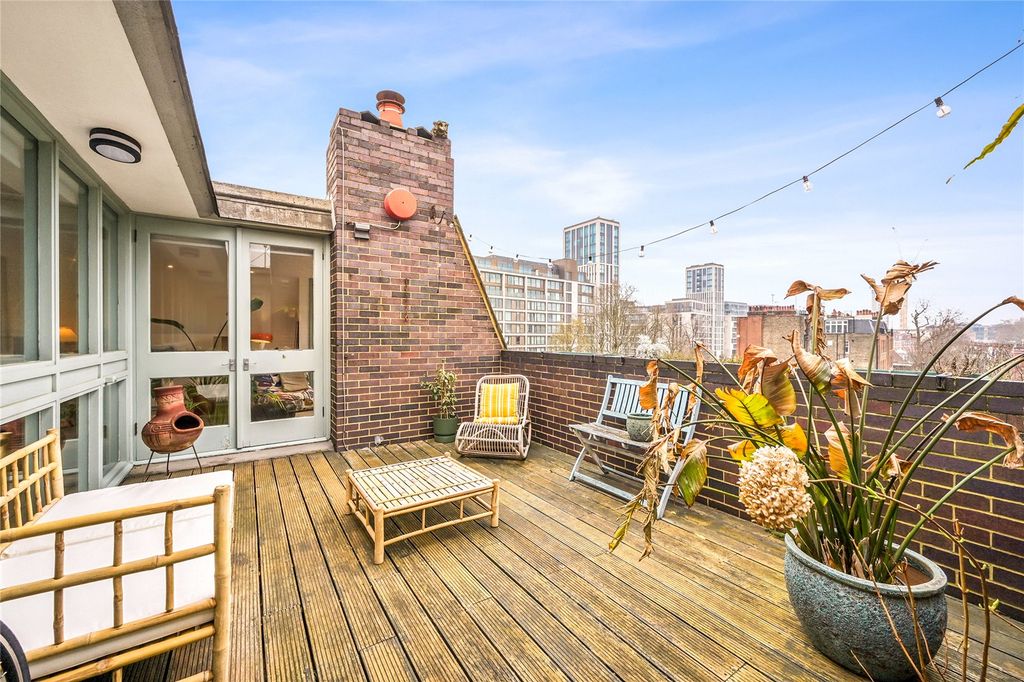 Property photo 2 of 12 Terrace