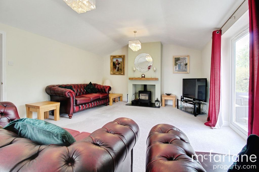 Property photo 2 of 34