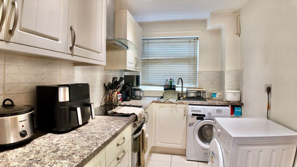 Property photo 3 of 24
