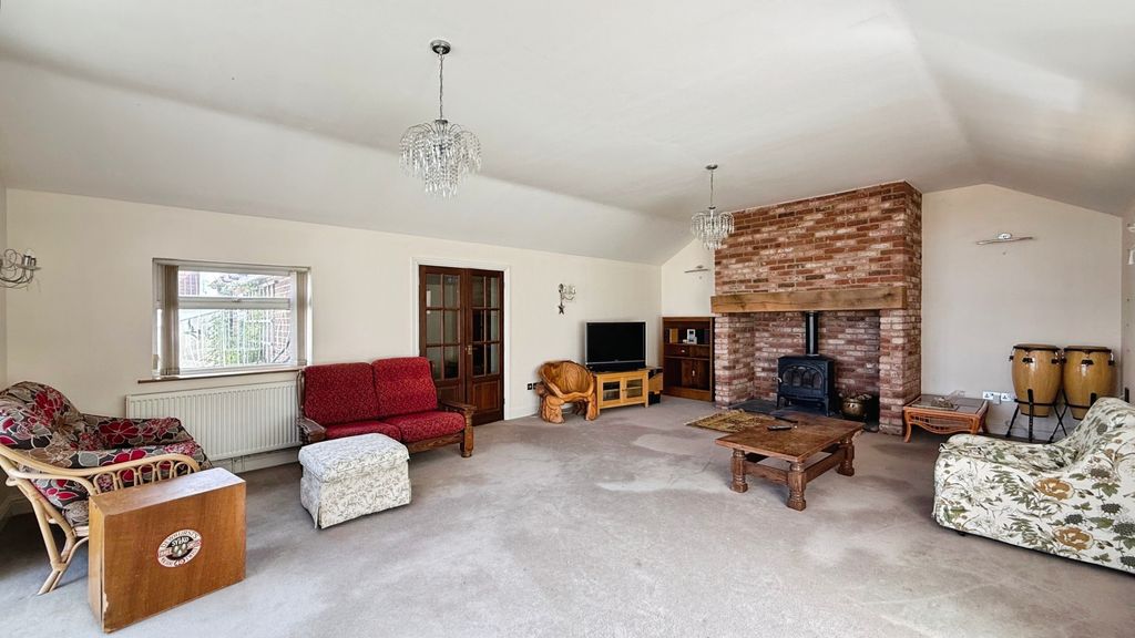 Property photo 3 of 24 Lounge