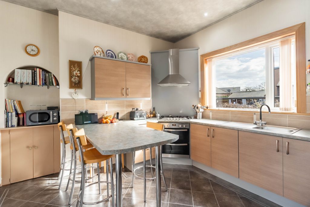 Property photo 3 of 32 Kitchen