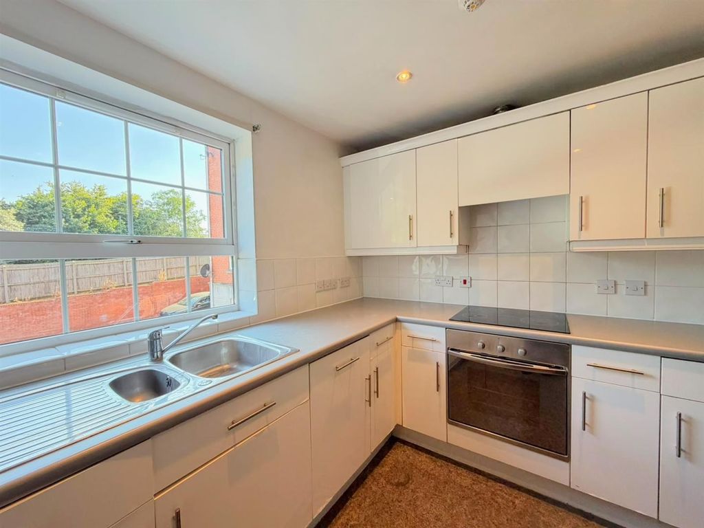 Property photo 3 of 12 Kitchen