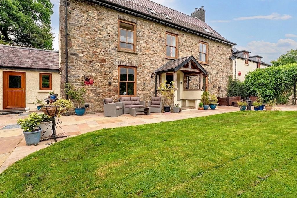 Property photo 1 of 94