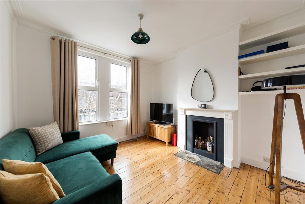 Property photo 2 of 20 Callis Road, E17