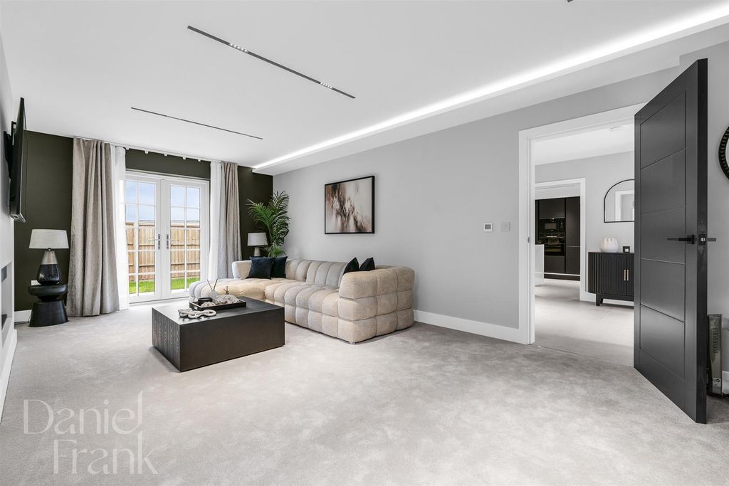 Property photo 2 of 40