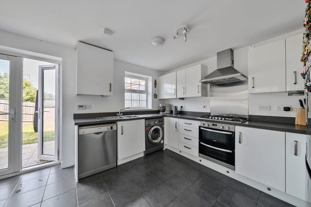 Property photo 3 of 12 Kitchen