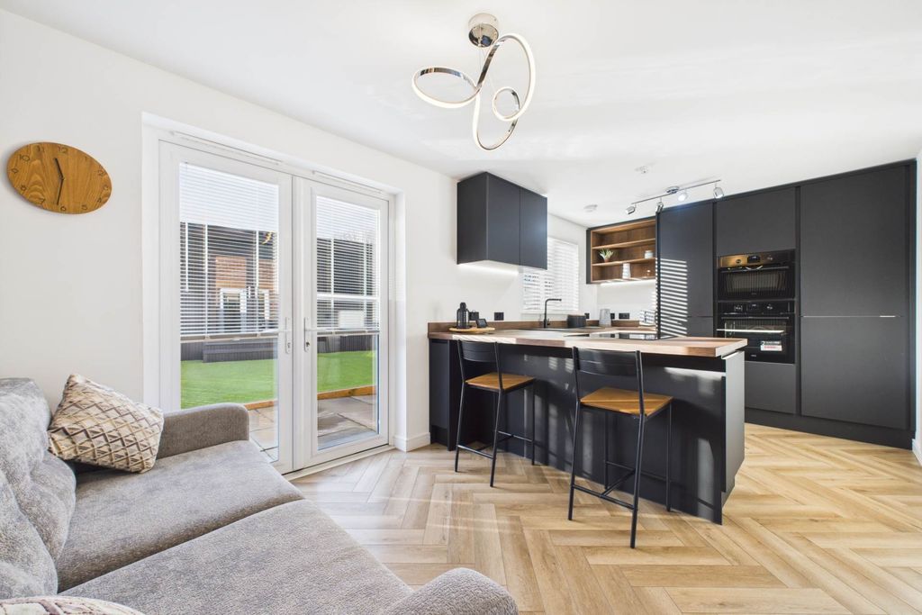 Property photo 2 of 29