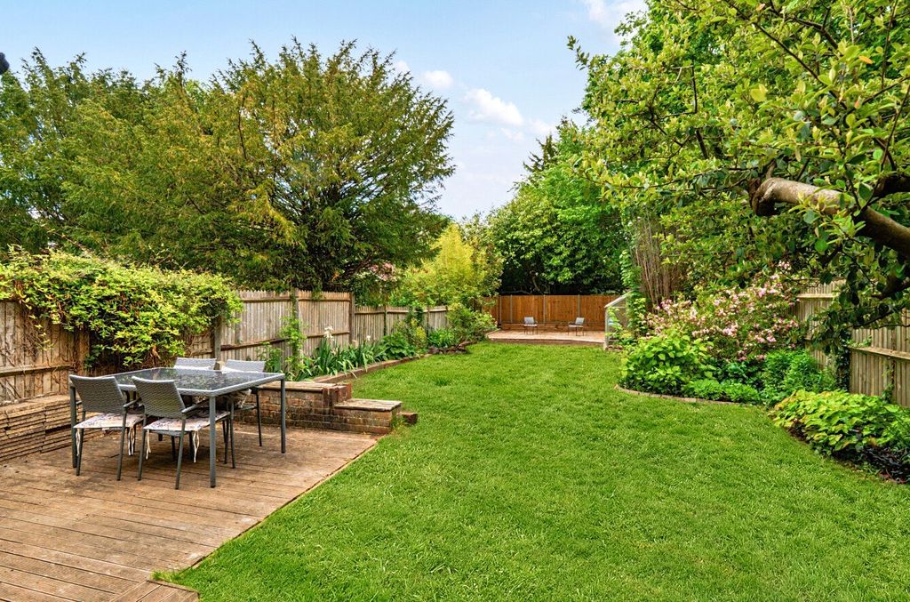 Property photo 2 of 22 Garden