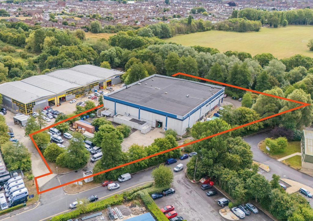 Property photo 1 of 16 Metric House Front Cover78.Jpg