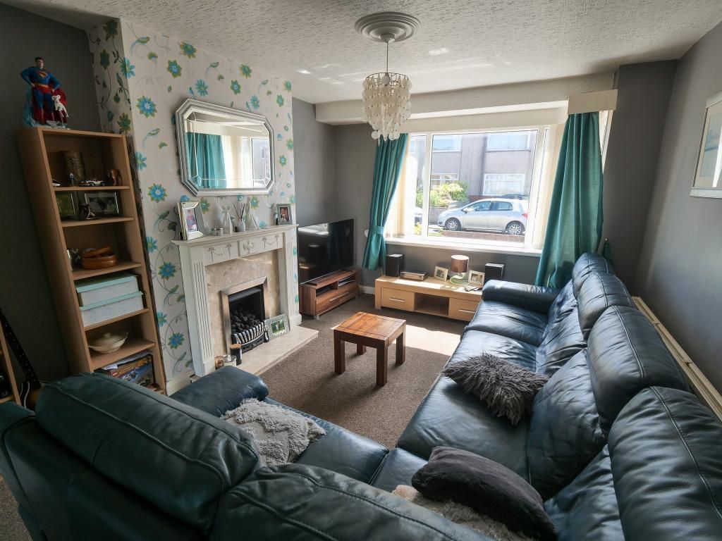 Property photo 2 of 10 Living Room