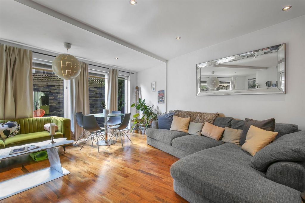 Property photo 3 of 18 1714394037 - 8.Jpg