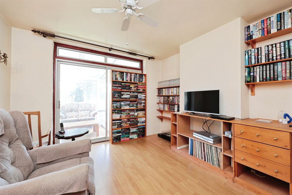 Property photo 3 of 17