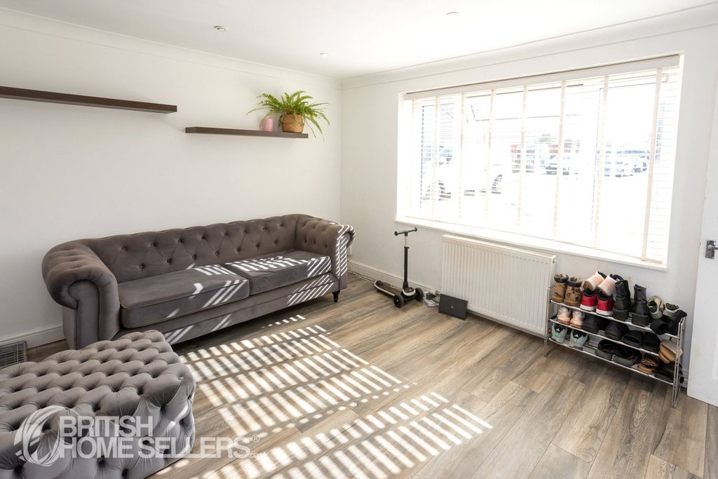 Property photo 2 of 33 Picture No. 43