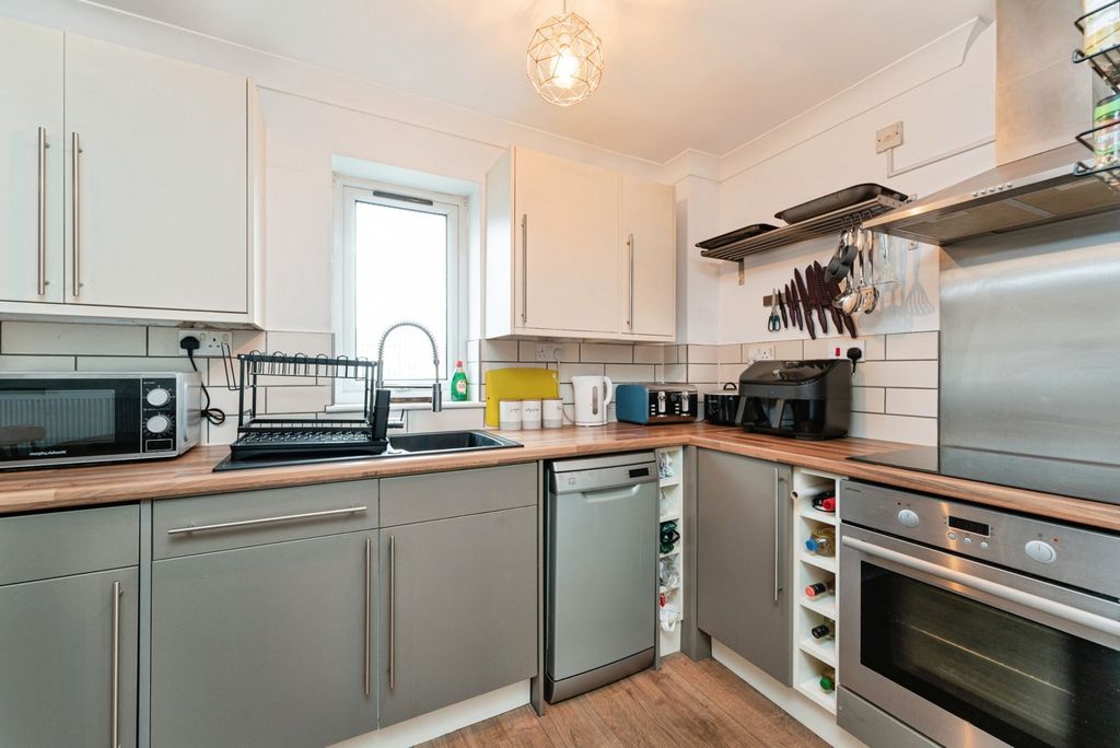 Property photo 3 of 17 Photo