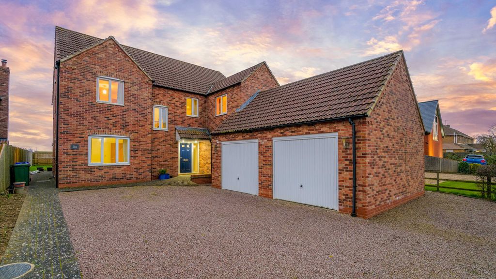 Property photo 1 of 32