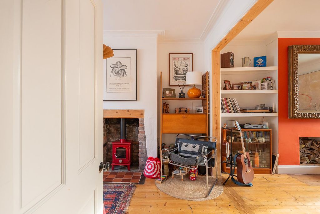 Property photo 1 of 34 0S4Ren - Living Room C.Jpg