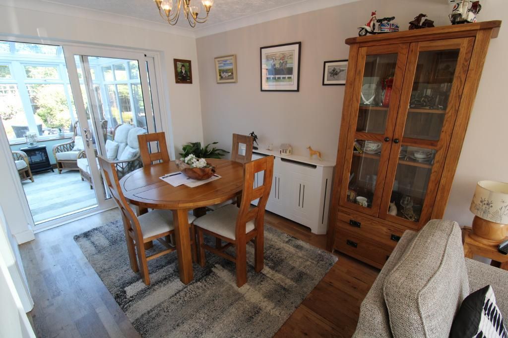 Property photo 3 of 12 Lounge / Diner
