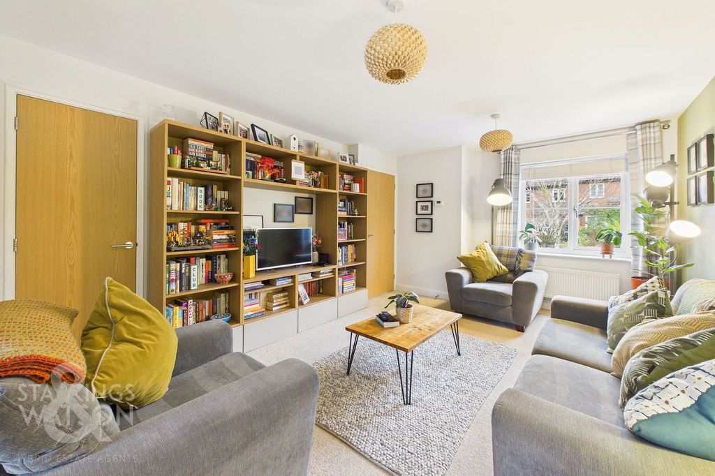 Property photo 2 of 23