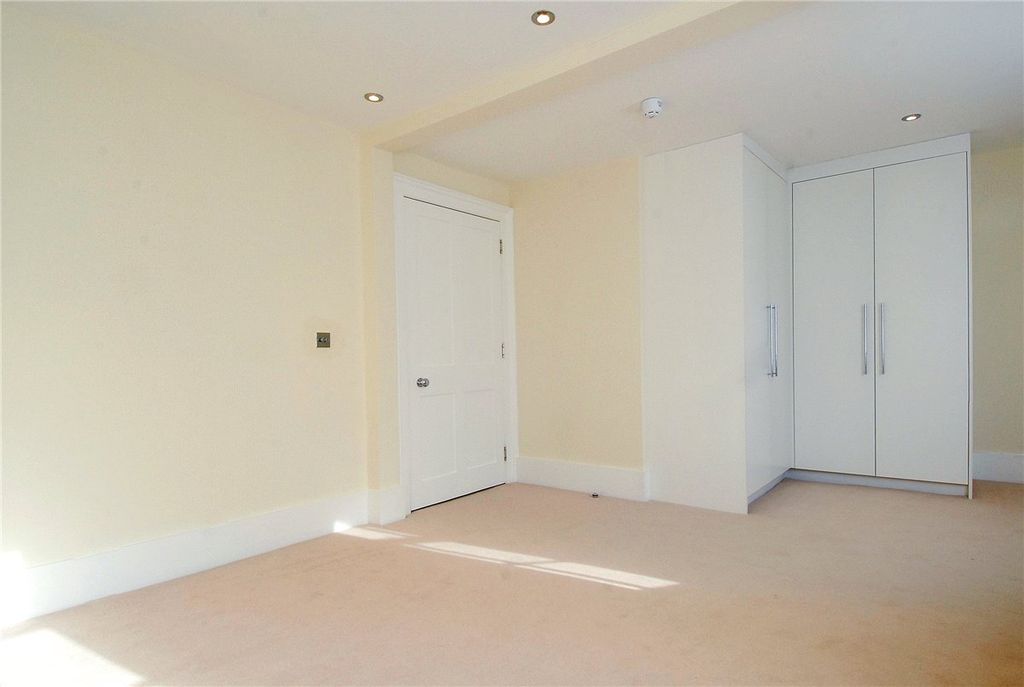 Property photo 3 of 6 Picture No. 25