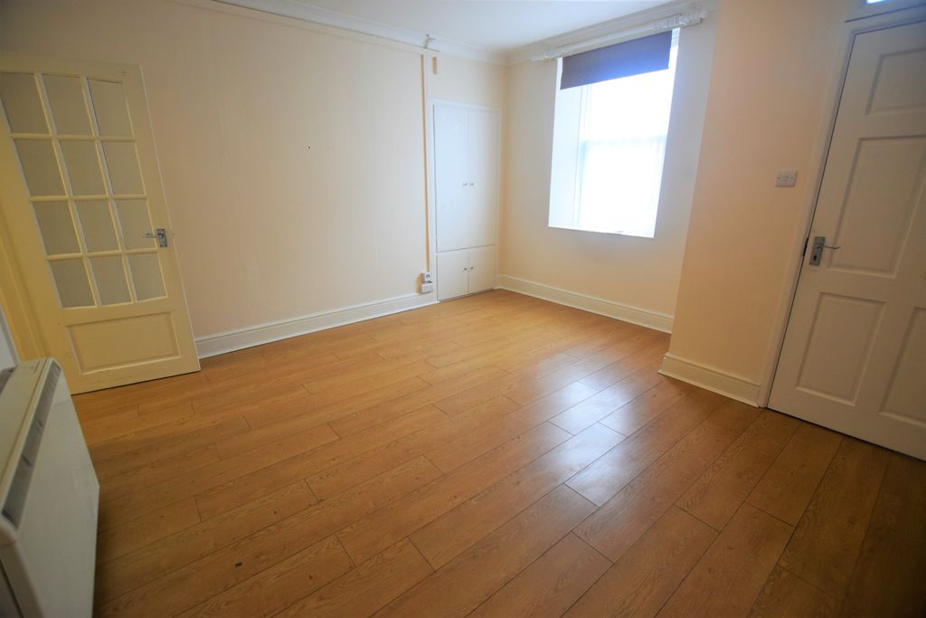 Property photo 2 of 10 Photo 02