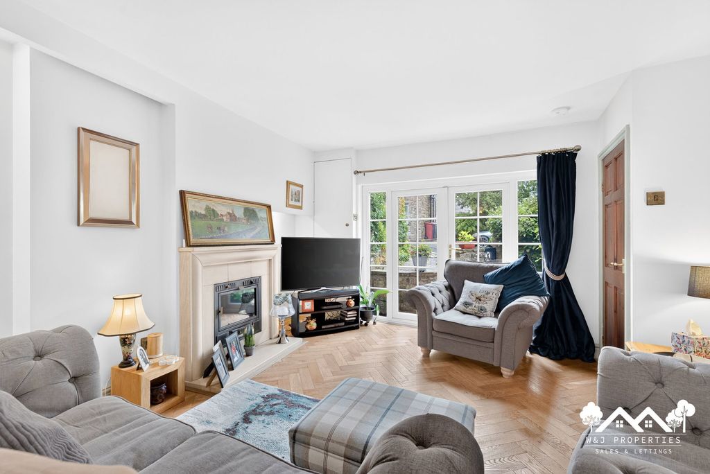 Property photo 3 of 37