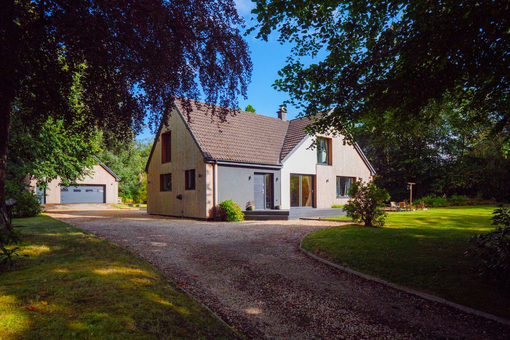 Property photo 3 of 112