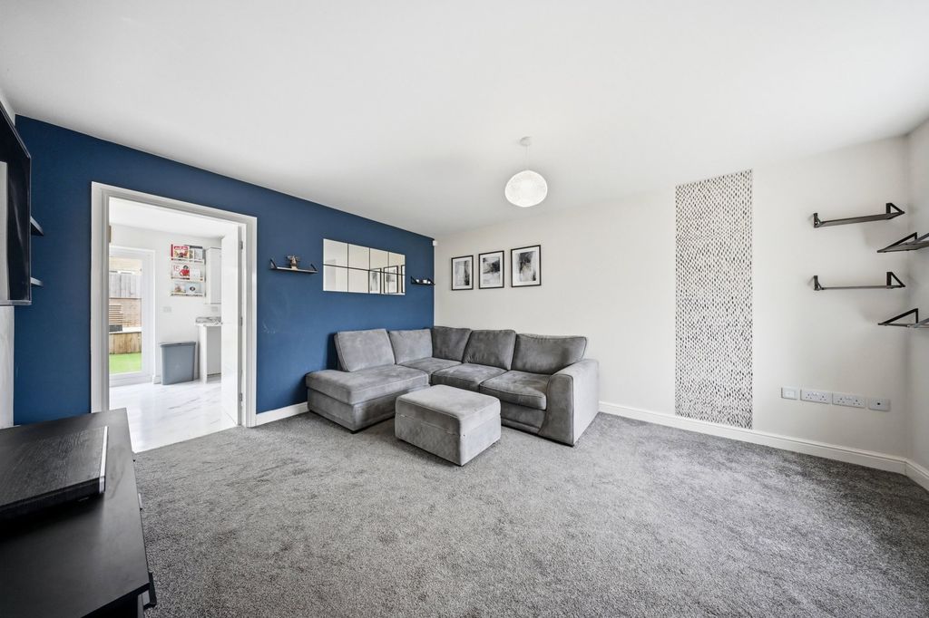 Property photo 3 of 45