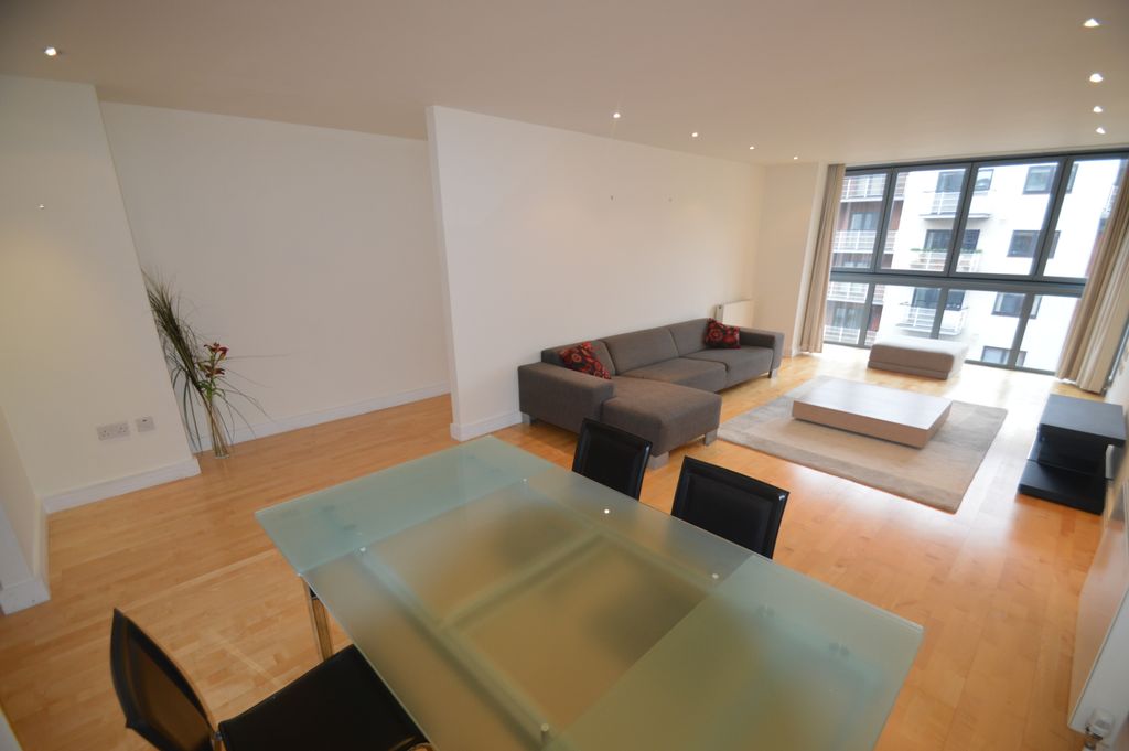 Property photo 3 of 11 Dining Room