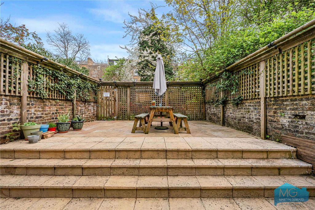 Property photo 2 of 15 Picture No. 17