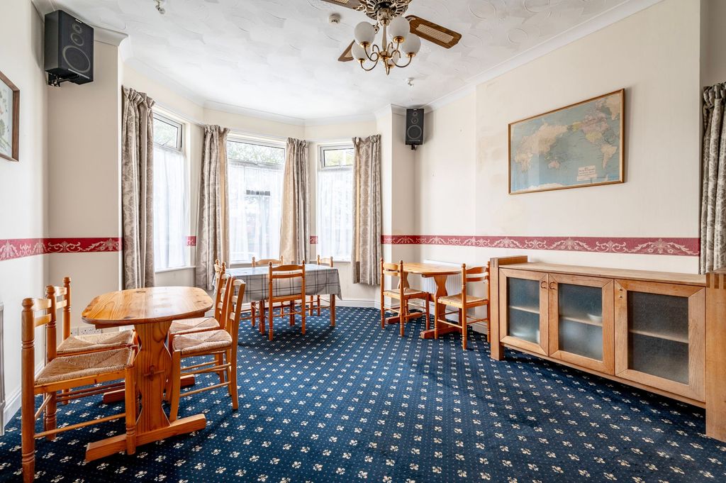 Property photo 3 of 26