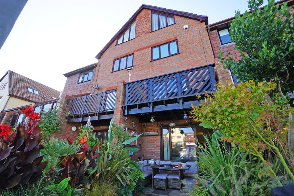 Additional image 12 of 5 bed terraced house for saleSennen Place, Port Solent, Portsmouth PO6