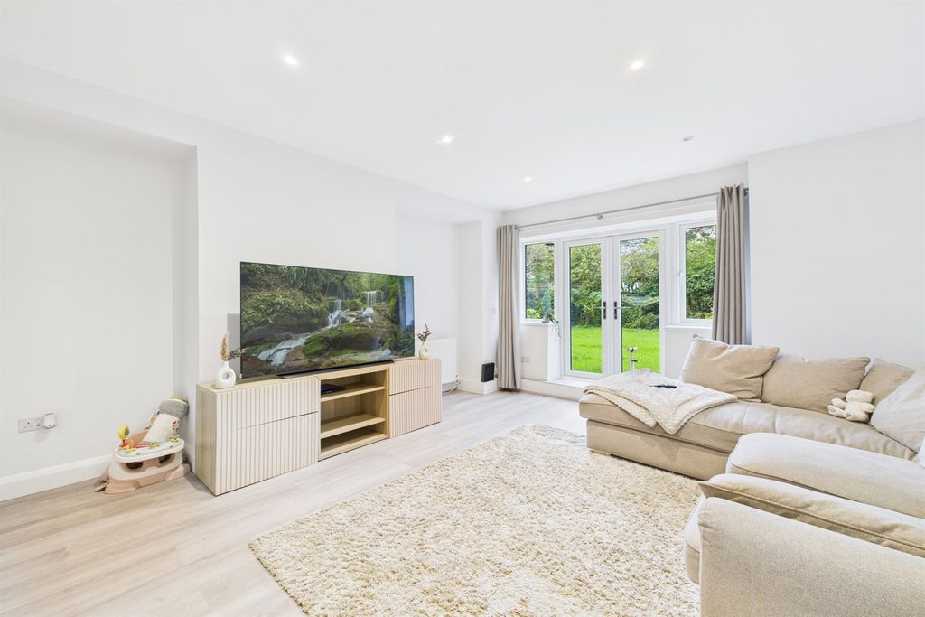 Property photo 1 of 11 (Main)