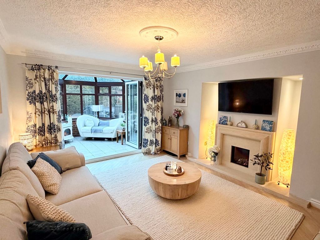 Property photo 3 of 35 Lounge