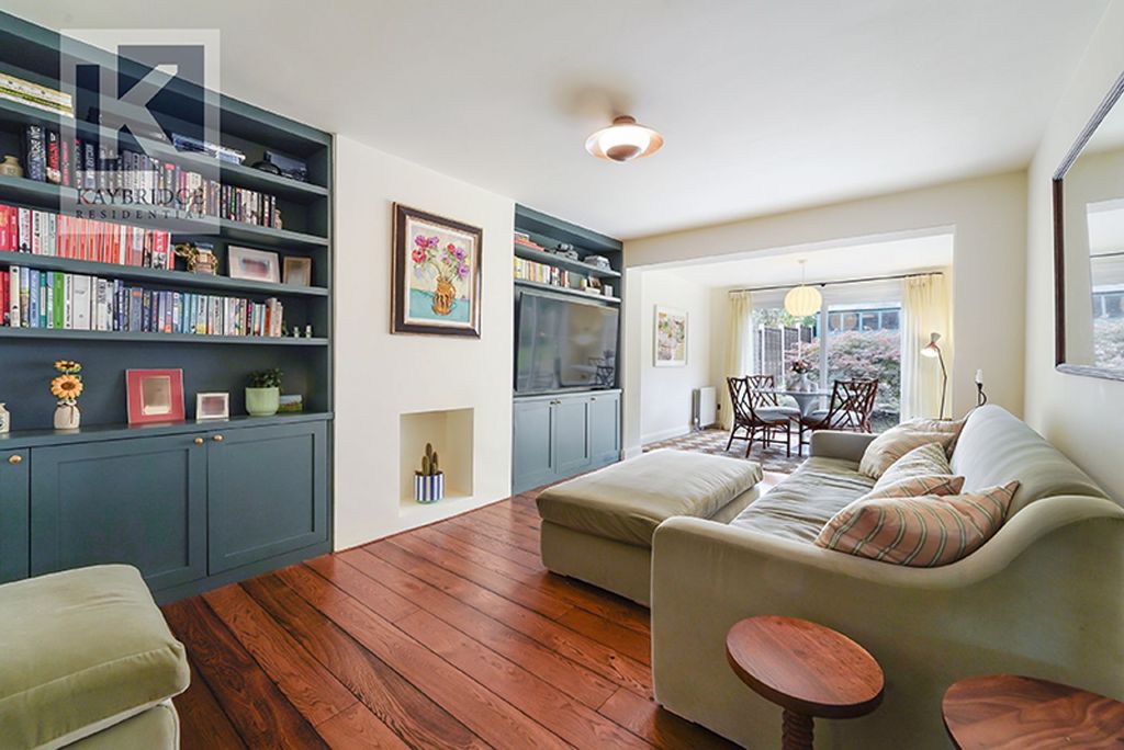 Property photo 2 of 12 Alsom Avenue, Worcester Park - Kt4 7Eg
