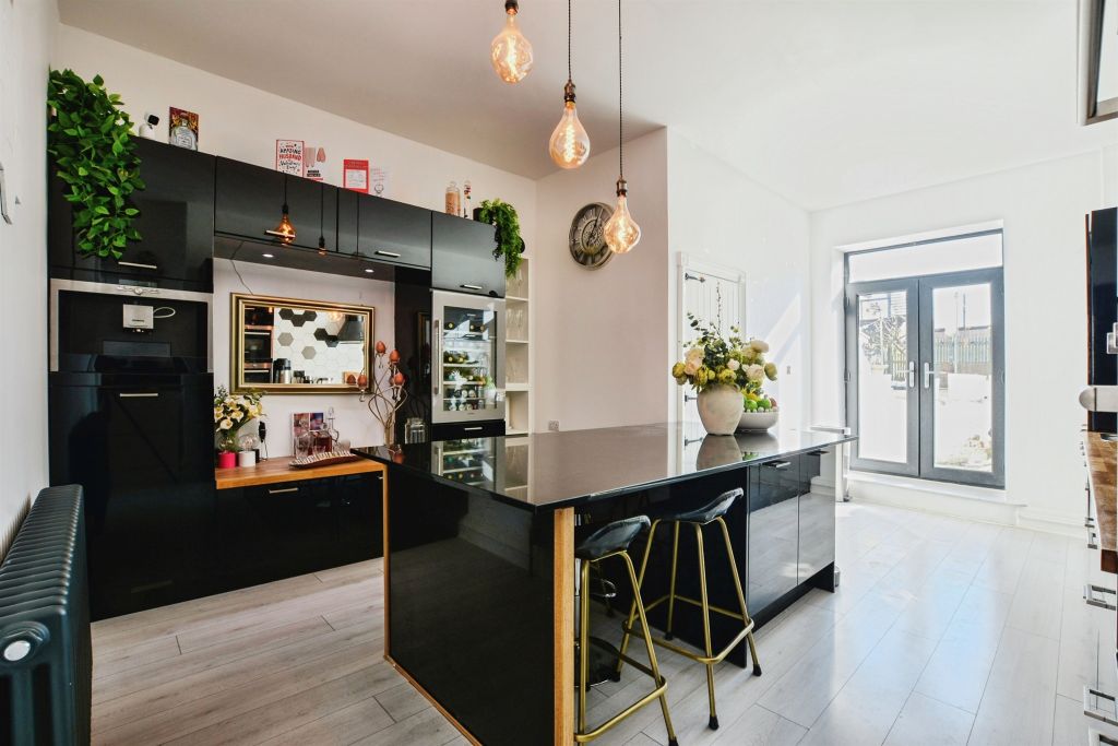 Property photo 3 of 27