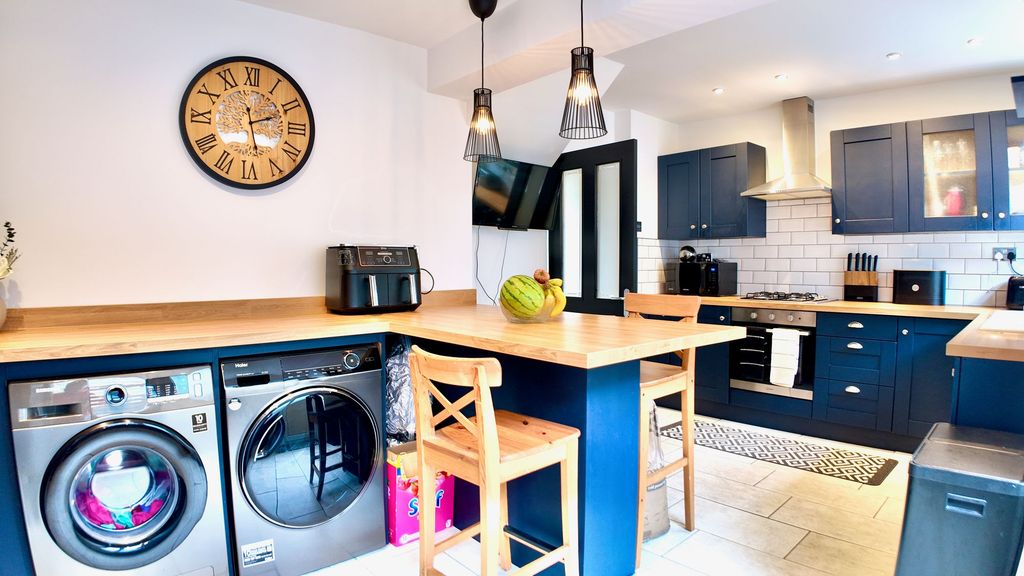 Property photo 3 of 33