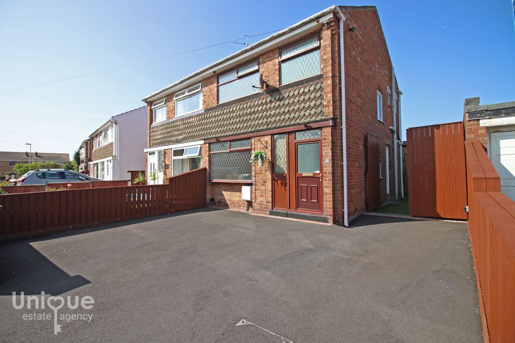 Property photo 1 of 27