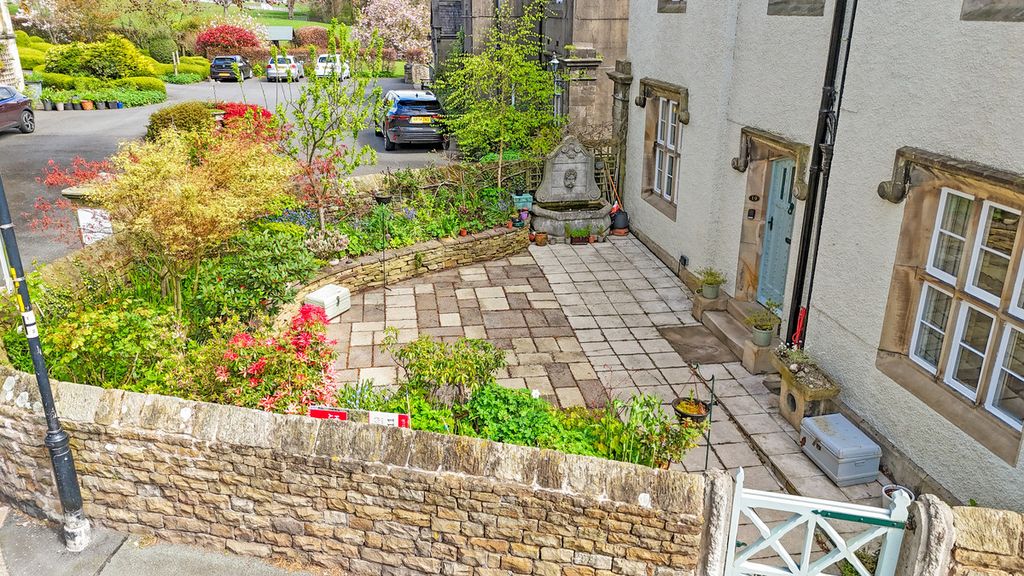 Property photo 2 of 34