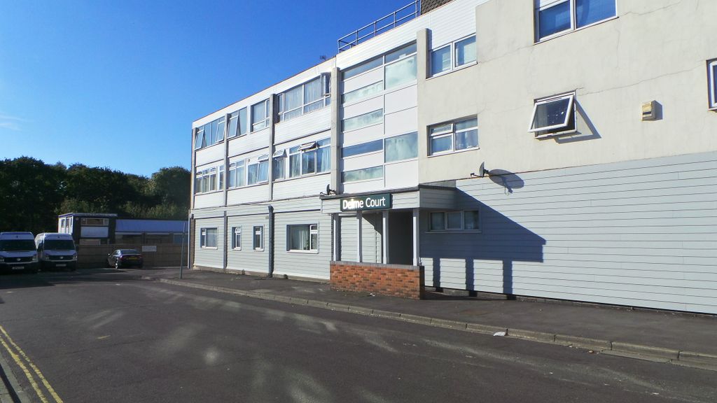 Property photo 1 of 7 Photo 01