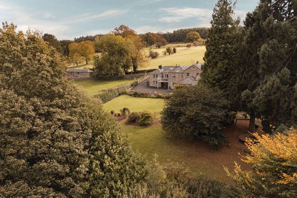 Property photo 1 of 28