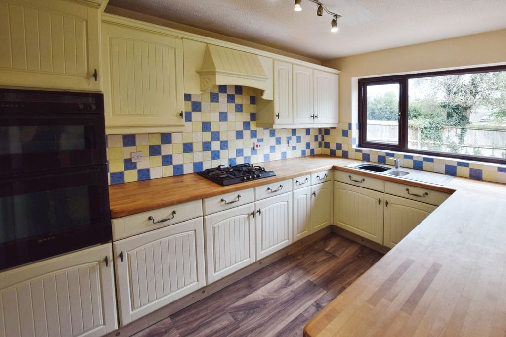Property photo 2 of 16 D7c18E98-1F8E9563-C378-4C1D-8D81-1Dd550C3A180