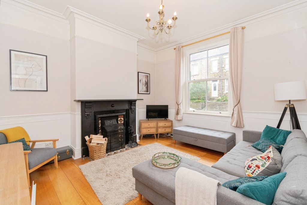 Property photo 2 of 12