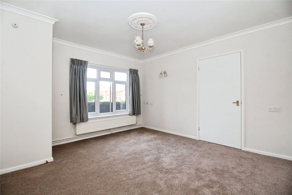 Property photo 3 of 7 Lounge