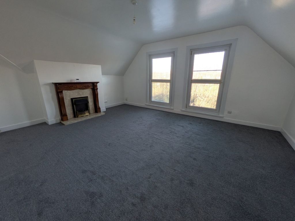 Property photo 2 of 8 Lounge