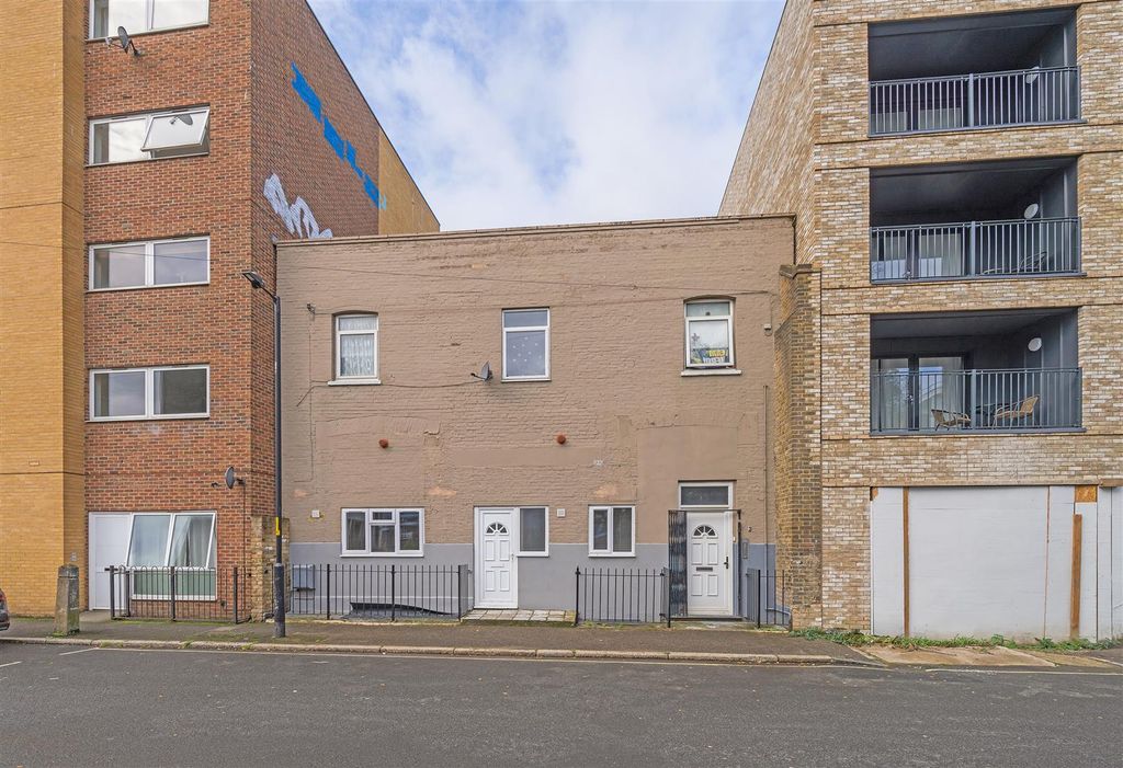 Property photo 2 of 11